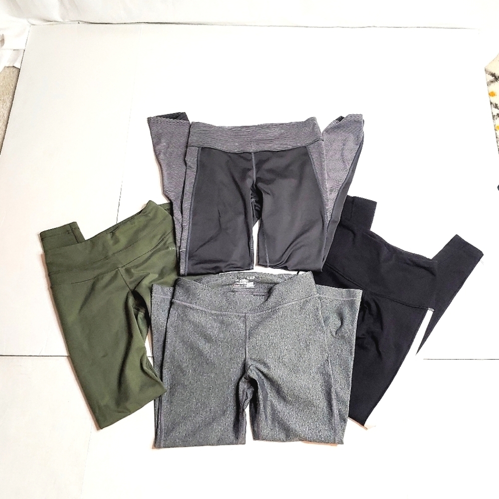 Bundle of 4 pair of leggings. Small/Xsmall